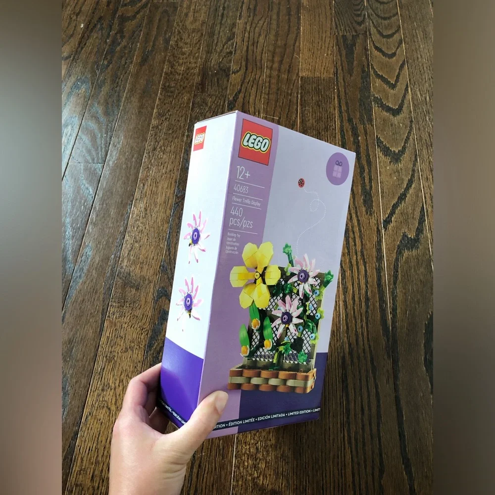 *NEW* LEGO Limited Edition Flower Trellis Display (40683) - 440 Pieces 12+
